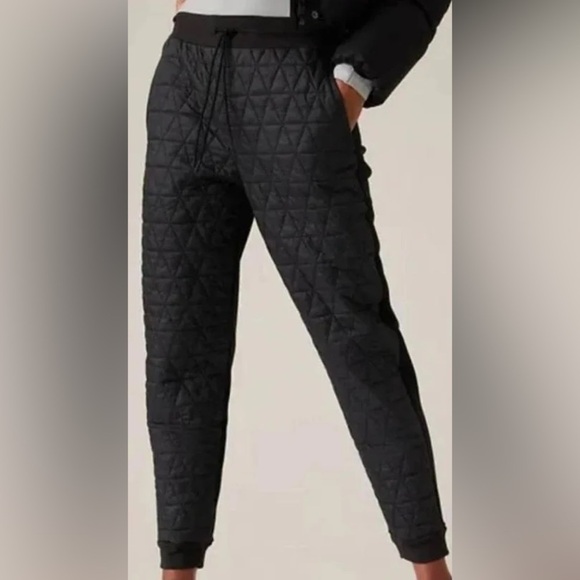 New nwt Athleta Solstice Jogger Black size 10 quilted front pants workouts - Picture 1 of 7